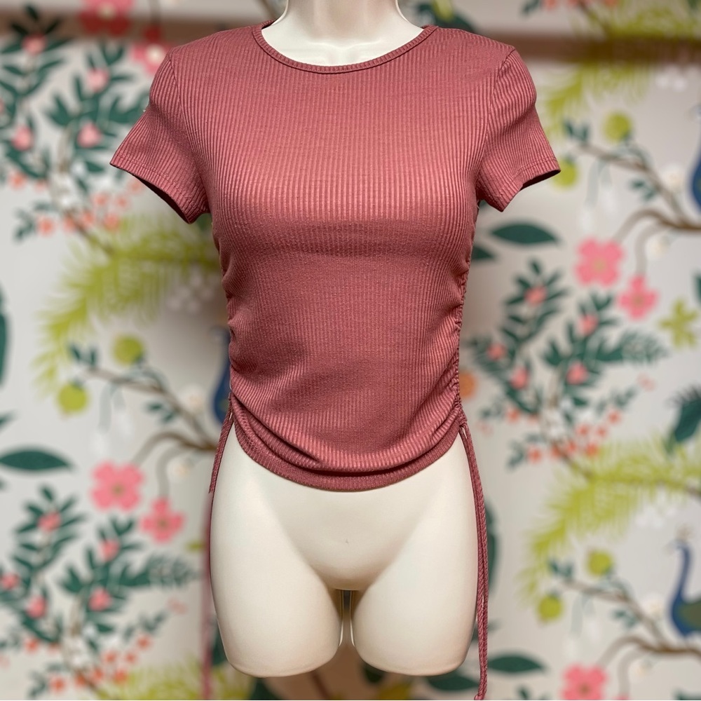 Lulu’s Mauve Side-Cinched Crop Top